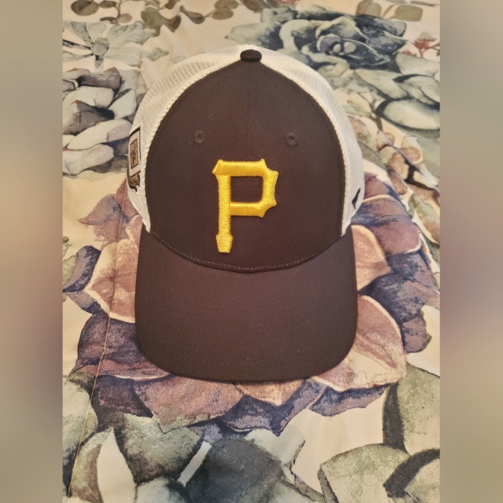 Pittsburgh Pirates Black and Yellow Adjustable Hat